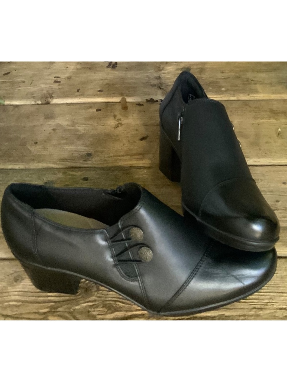 NWT CLARKS CLOGS SIZE 9M